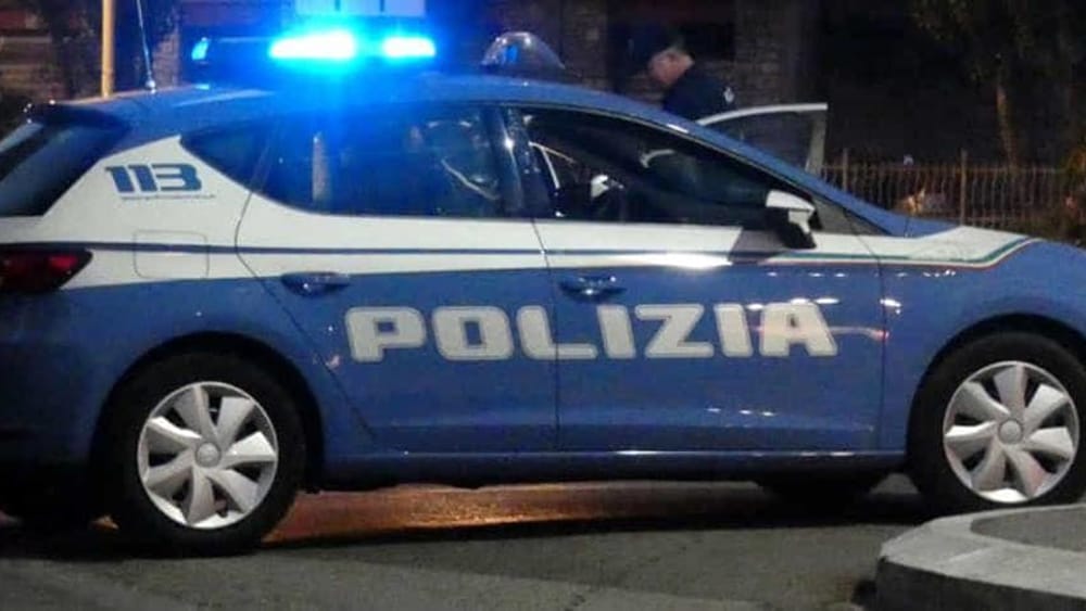 Spari a Ostia, 38enne colpito al petto per aver salutato la ragazza sbagliata