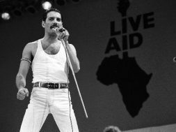 Musica/Trent’anni fa moriva Freddie Mercury, la leggenda del Rock