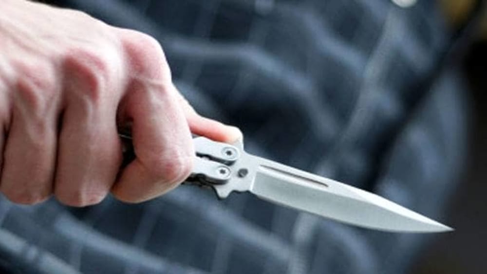 Terrore sul bus, armato coltello minaccia passeggeri