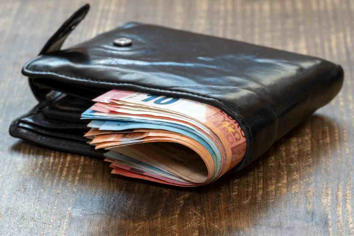 Brutta sorpresa per i pensionati: salta il pagamento del 1° ottobre, cambiano le date