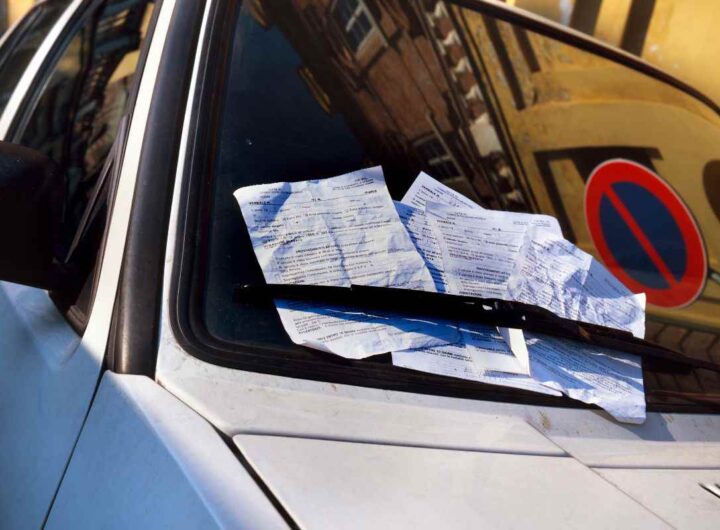 truffa della multa sul parabrezza: come riconoscerla e difendersi