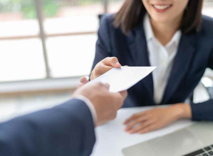 stipendi oltre 3 mila euro appena 10 km dall'italia